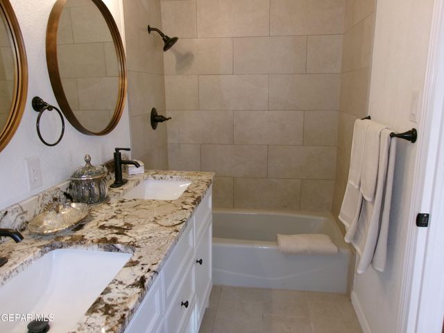 294 VAQUERO Lane B, El Paso, TX 79902