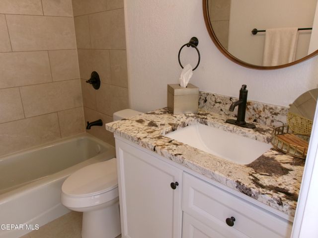294 VAQUERO Lane B, El Paso, TX 79902