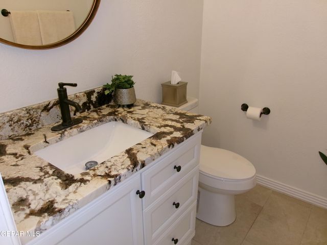 294 VAQUERO Lane B, El Paso, TX 79902
