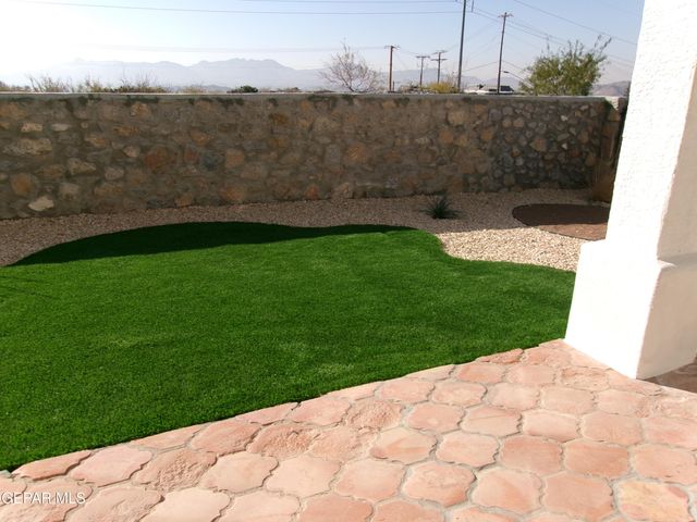 294 VAQUERO Lane B, El Paso, TX 79902