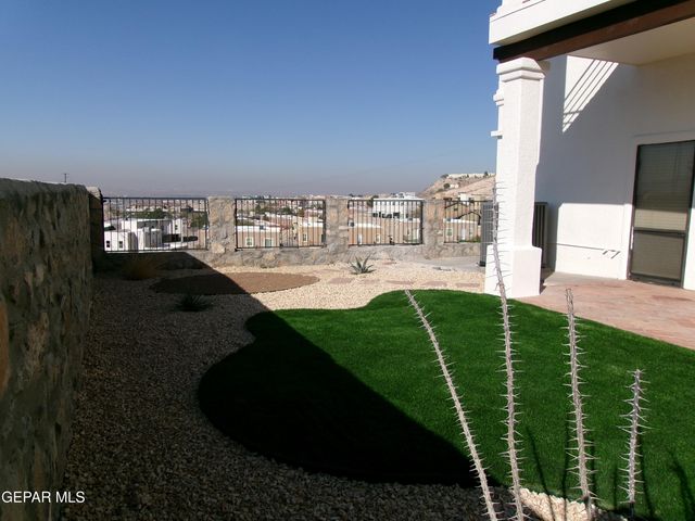 294 VAQUERO Lane B, El Paso, TX 79902