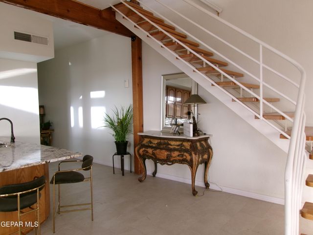 294 VAQUERO Lane B, El Paso, TX 79902