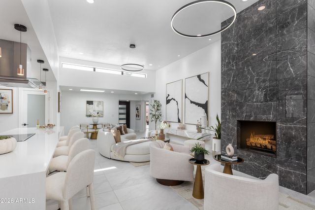 3034 E STELLA Lane, Phoenix, AZ 85016