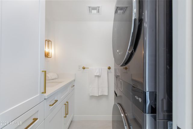 3034 E STELLA Lane, Phoenix, AZ 85016