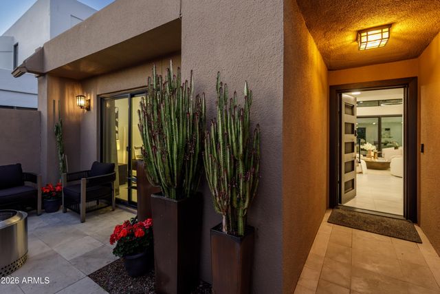 3034 E STELLA Lane, Phoenix, AZ 85016