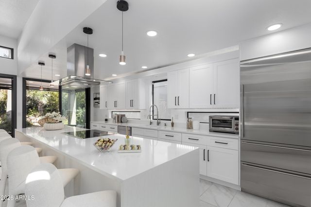 3034 E STELLA Lane, Phoenix, AZ 85016