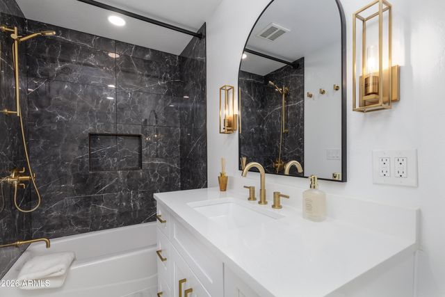 3034 E STELLA Lane, Phoenix, AZ 85016