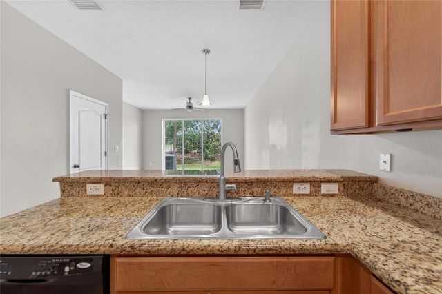 5028 WHITE SANDERLING COURT, Tampa, FL 33619
