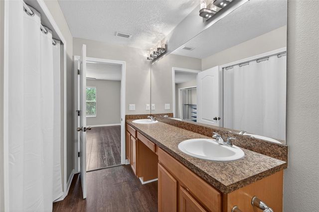 5028 WHITE SANDERLING COURT, Tampa, FL 33619