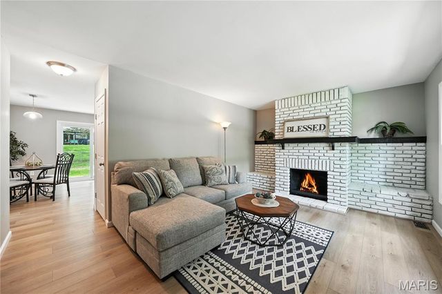 208 Mill Run Lane, St Peters, MO 63376