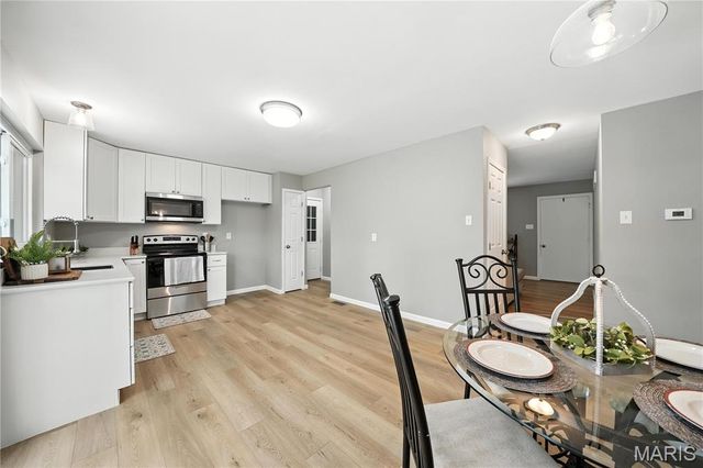 208 Mill Run Lane, St Peters, MO 63376