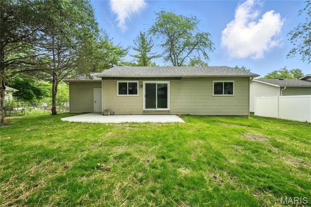 208 Mill Run Lane, St Peters, MO 63376