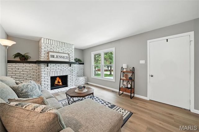 208 Mill Run Lane, St Peters, MO 63376