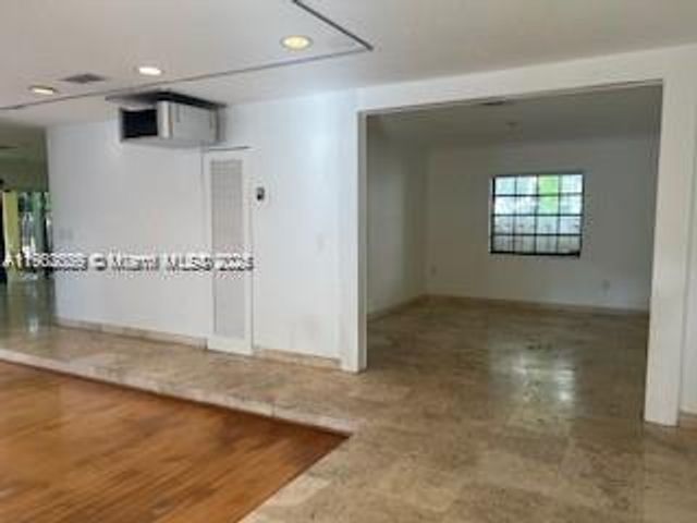 301 W Rivo Alto Dr, Miami Beach, FL 33139