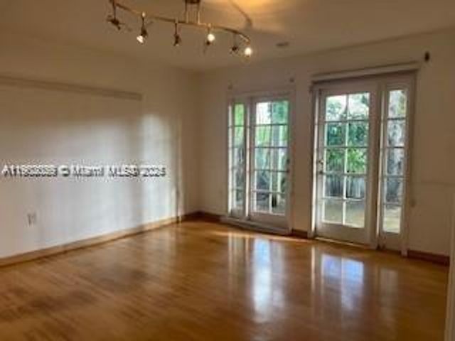 301 W Rivo Alto Dr, Miami Beach, FL 33139