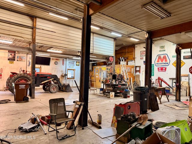 1001 Oak Street, Woodville, OH 43469