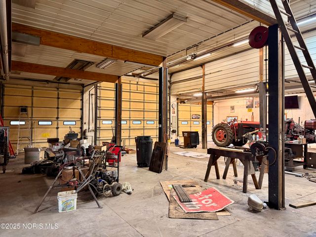 1001 Oak Street, Woodville, OH 43469