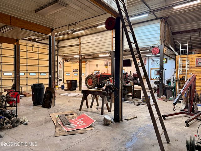 1001 Oak Street, Woodville, OH 43469