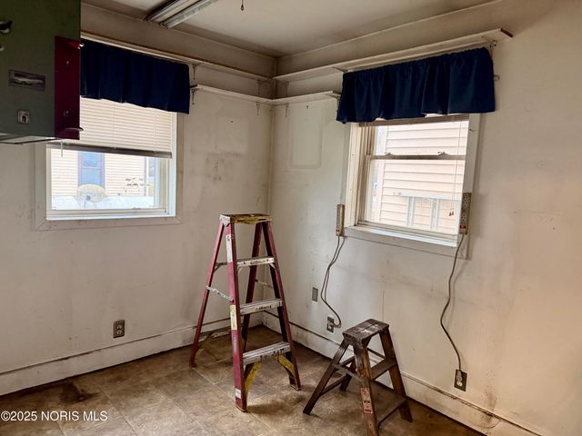 1001 Oak Street, Woodville, OH 43469