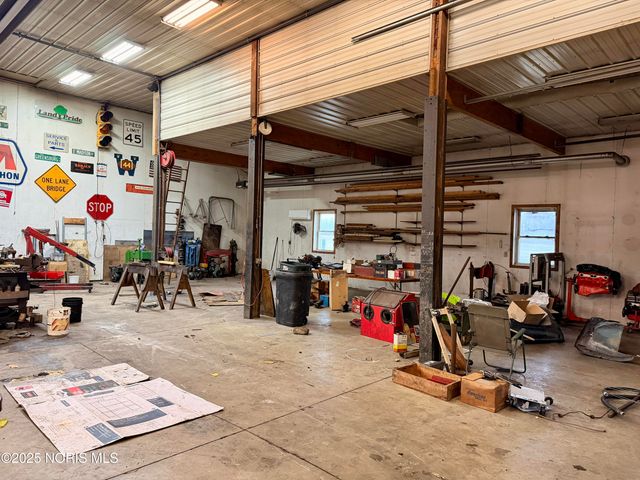 1001 Oak Street, Woodville, OH 43469