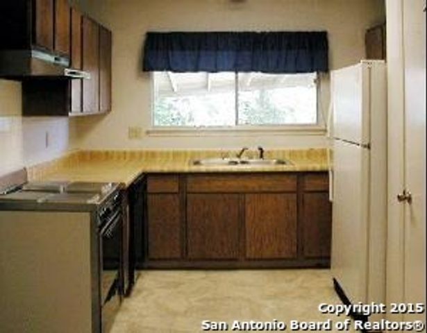 5631 FOUNTAINWOOD ST, San Antonio, TX 78233