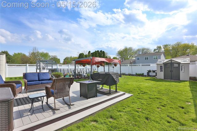 348 Meadowlake Rd, Canton Charter Township, MI 48188