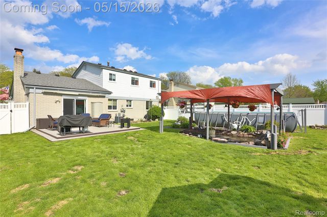 348 Meadowlake Rd, Canton Charter Township, MI 48188