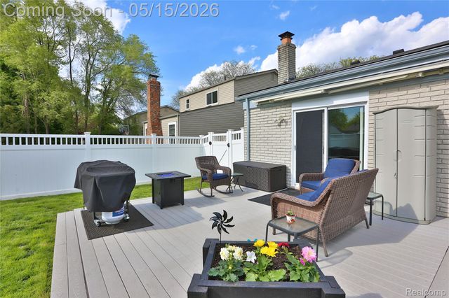 348 Meadowlake Rd, Canton Charter Township, MI 48188
