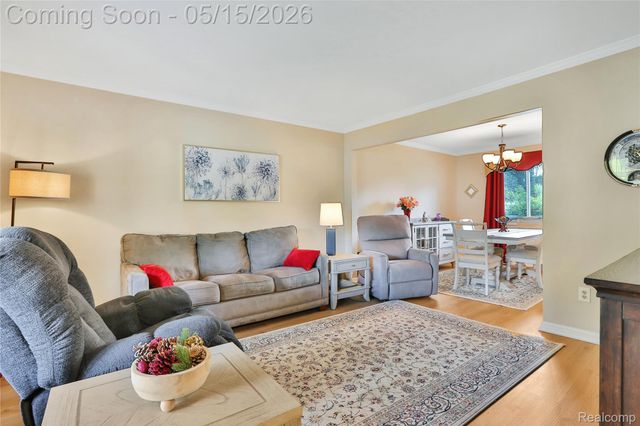 348 Meadowlake Rd, Canton Charter Township, MI 48188