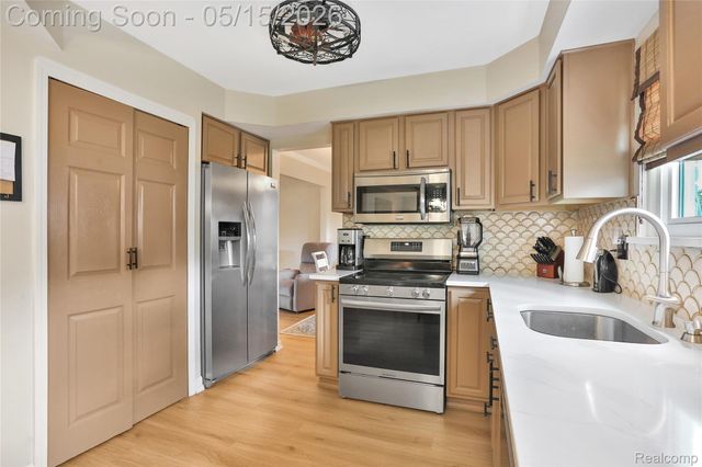 348 Meadowlake Rd, Canton Charter Township, MI 48188