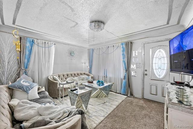 6747 Mettetal Street, Detroit, MI 48228