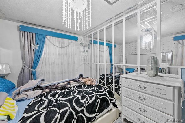 6747 Mettetal Street, Detroit, MI 48228