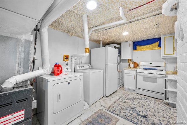 6747 Mettetal Street, Detroit, MI 48228