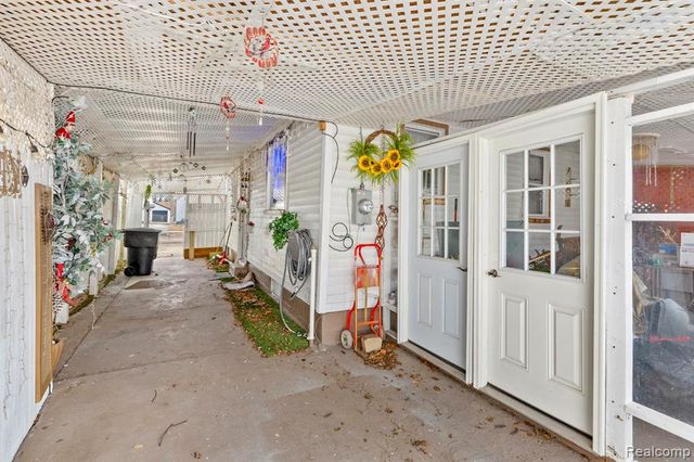 6747 Mettetal Street, Detroit, MI 48228