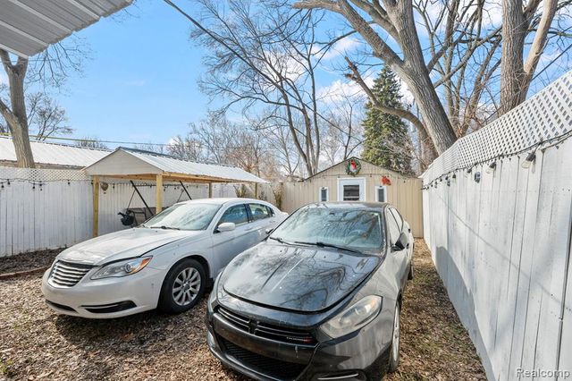 6747 Mettetal Street, Detroit, MI 48228