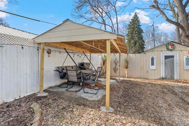 6747 Mettetal Street, Detroit, MI 48228