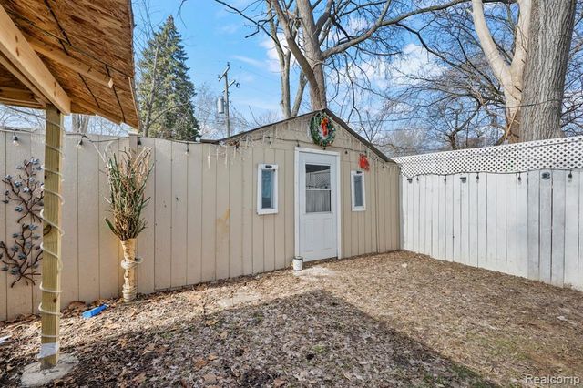 6747 Mettetal Street, Detroit, MI 48228