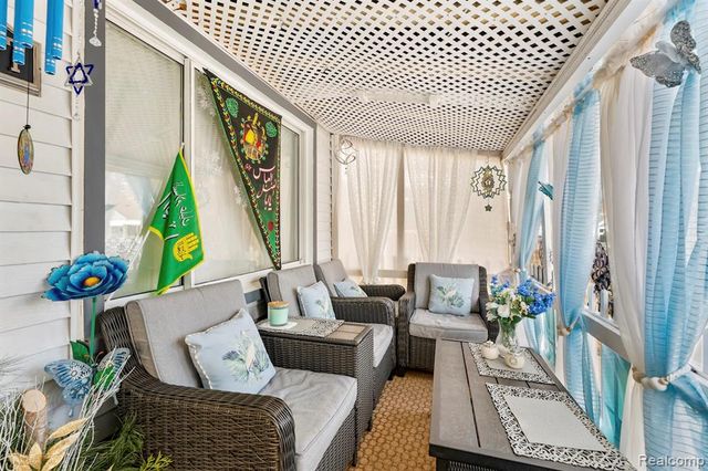 6747 Mettetal Street, Detroit, MI 48228