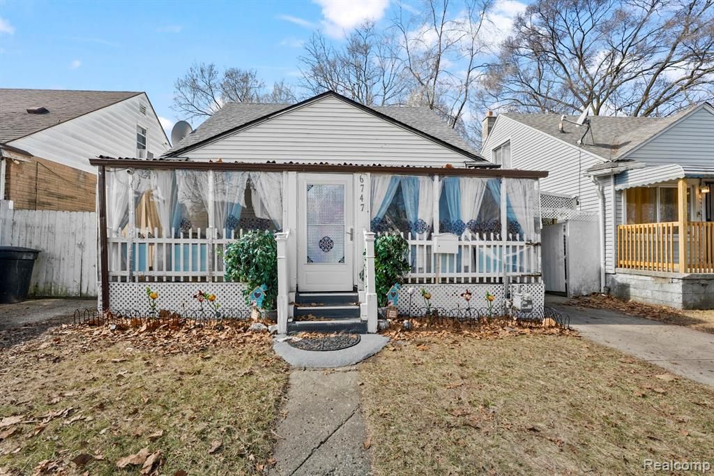 6747 Mettetal Street, Detroit, MI 48228
