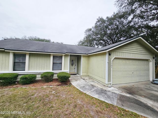 1704 BRISTLECONE PINE Place, Jacksonville, FL 32225