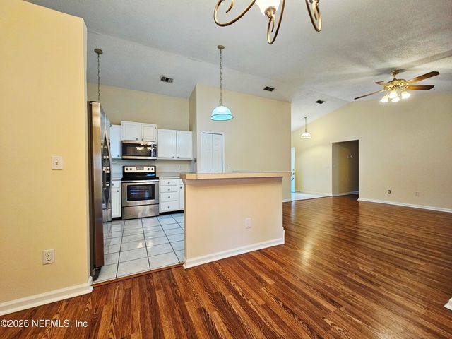 1704 BRISTLECONE PINE Place, Jacksonville, FL 32225