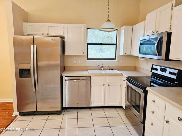 1704 BRISTLECONE PINE Place, Jacksonville, FL 32225