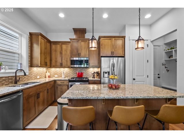 28945 Sw COSTA Cir, Wilsonville, OR 97070