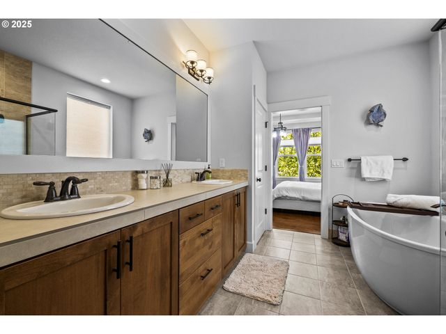 28945 Sw COSTA Cir, Wilsonville, OR 97070