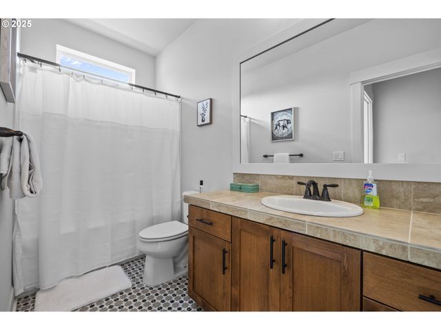 28945 Sw COSTA Cir, Wilsonville, OR 97070