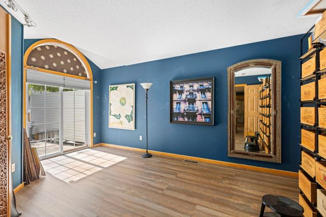 528 Queens Gate, New Brighton, MN 55112