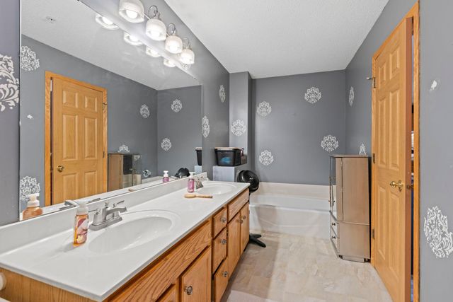 528 Queens Gate, New Brighton, MN 55112