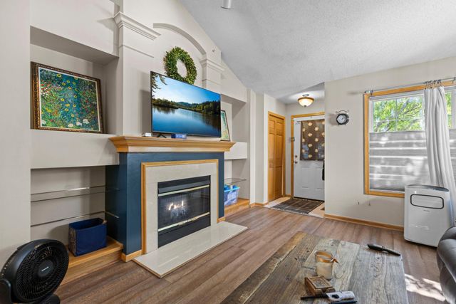 528 Queens Gate, New Brighton, MN 55112