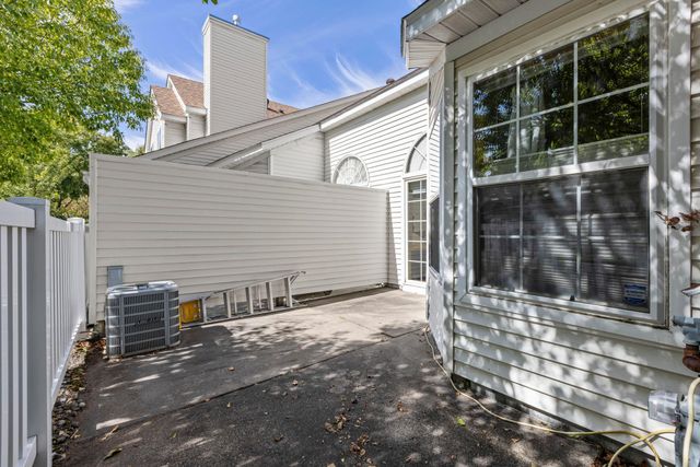 528 Queens Gate, New Brighton, MN 55112