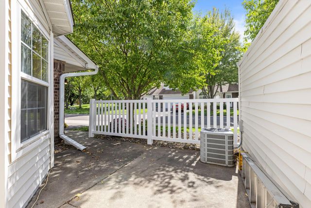 528 Queens Gate, New Brighton, MN 55112
